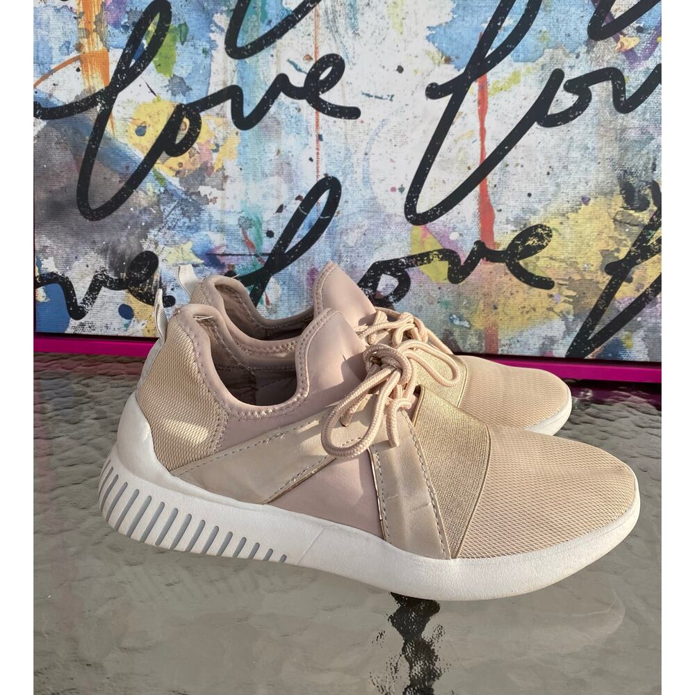 DV Dolce Vita Women’s Blush Pink & Gold Elastic Strap Sneakers - Size 8.5